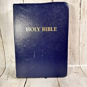 Andrews Study‎ Bible NKJV 2010 Andrews University Press Dark Blue Light Wear